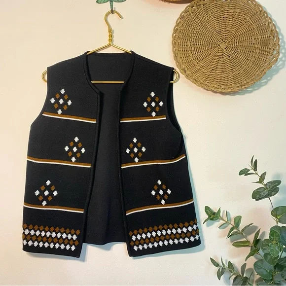 Southwestern Boho Knit Vest - Picture 2 of 5